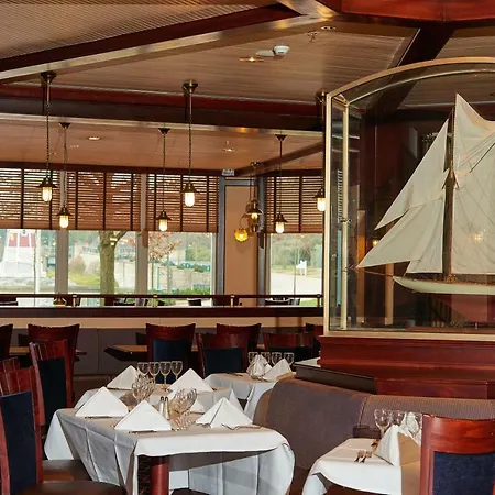 Newport Bay Club Hotel 4*